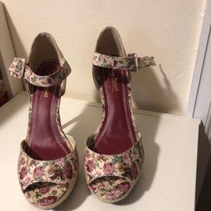 Super cute Anne  Michelle heels!